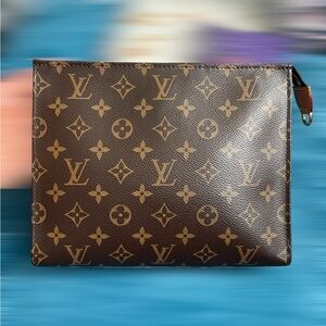 Louis Vuitton Toiletry 26